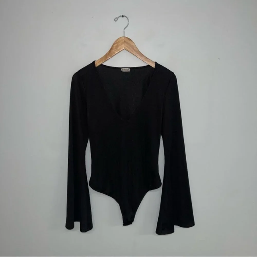Free People Charli‎ Ribbed V-Neck Bodysuit Women’s Medium Black Bell Sleeve